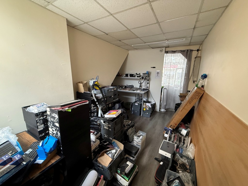 Lot: 119 - MIXED USE TOWN CENTRE INVESTMENT PROPERTY - looking towards the shop from the back office or store area